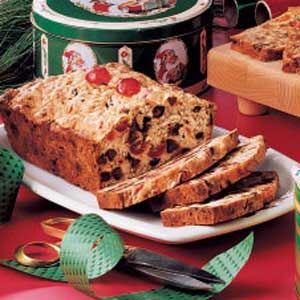 Chocolate Chip Fruitcake - this sounds like the one my mom used to make.... Banana Butter, Cake Light, Moist Banana Bread, Fruitcake Recipes, Cake Vegan, Fruit Bread, Cherry Candy, Loaf Of Bread, Cake Bars