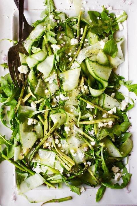 The Most BOSS Salad of All Time Cucumber Ribbons, Caprese Salad Bites, Grilled Romaine Salad, Asparagus Salad, Spring Salad, Roasted Asparagus, Salad Ideas, Easy Salads, Green Salad