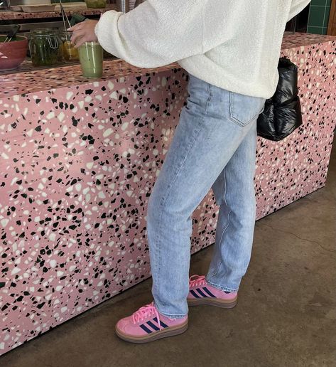 Pink Adidas Outfit, Gazelle Platform, Pink Sneakers Outfit, Pink Shoes Outfit, Adidas Bold, Adidas Gazelle Pink, Pink Gazelles, Adidas Samba Women, Adidas Gazelle Outfit