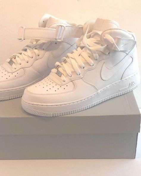 Af1 Mid, Jordan Shoes Girls, Luxury Shoes Women, All Nike Shoes, Nike Air Shoes, Cute Nike Shoes, Cute Sneakers, Fresh Shoes, Hype Shoes