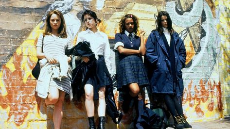 23 Movies Everyone Needs To See In Their Teens The Craft 1996, Fairuza Balk, The Craft Movie, American History X, Fashion Guys, Neo Grunge, Xavier Rudd, Empire Records, Teen Witch