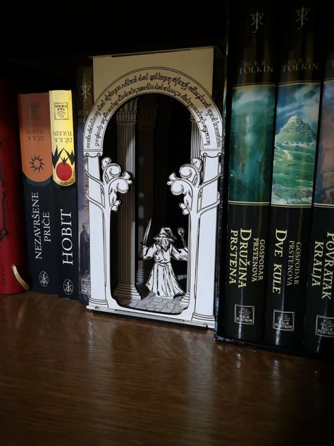 Velaris Book Nook, Book Nook Lord Of The Rings, Lord Of The Rings Book Nook, Lord Of The Rings Book, Book Inserts, Peter Pan Book, Bookshelf Art, Super Cool Stuff, Book Organization