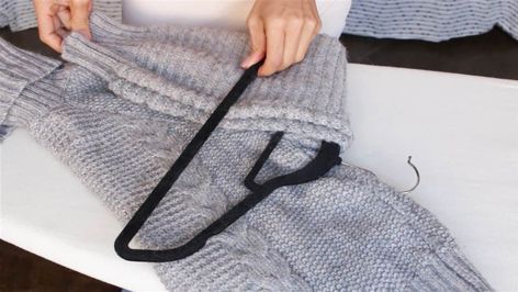 Organisation, How To Fold Sweaters, Sweater Hangers, Hang Sweaters, Sweater Hacks, Sweater Hanging, Clothes Organization Diy, Diy Clothes Life Hacks, How To Hang