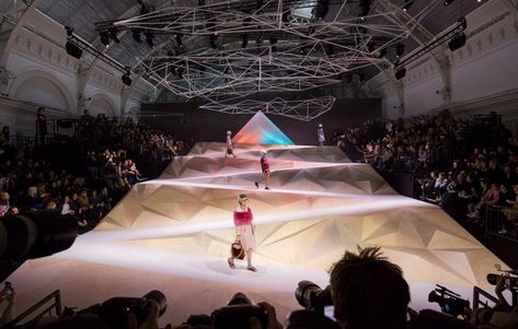 Anya Hindmarch To Leave London Fashion Week | British Vogue Fashion Show Runway Stage, Fashion Show Design, Fashion Store Design, Catwalk Design, Mirror Installation, Vogue Living, Ceiling Light Design, Weird Fashion, Fashion Runway