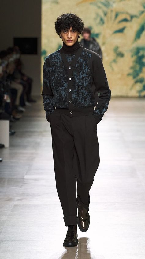 Goth Formal Outfit Men, Men’s High Fashion Runway, Runway Model Aesthetic Men, Model Outfits Men, Chanel Men Fashion, Elegant Men Outfits Classy, Men’s High Fashion, Men Runway Fashion, Male Runway Fashion