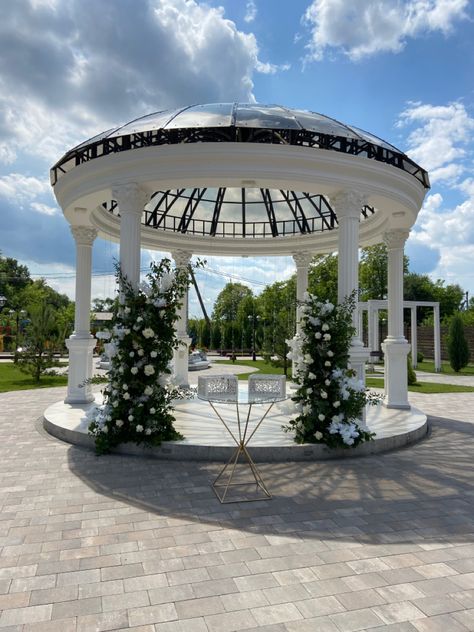 Luxury Gazebo, Garden Entry, Marriage Hall, Paris Garden, Roman Garden, Cornice Design, Gazebo Plans, Luxury Landscaping, Courtyard Gardens Design