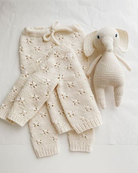 Kids Sweater Pattern, Baby Dress Embroidery, Knitted Baby Outfits, Elephant Toy, Baby Knitwear, Baby Inspiration, Knitted Baby Clothes, Baby Necessities, Crochet Bebe