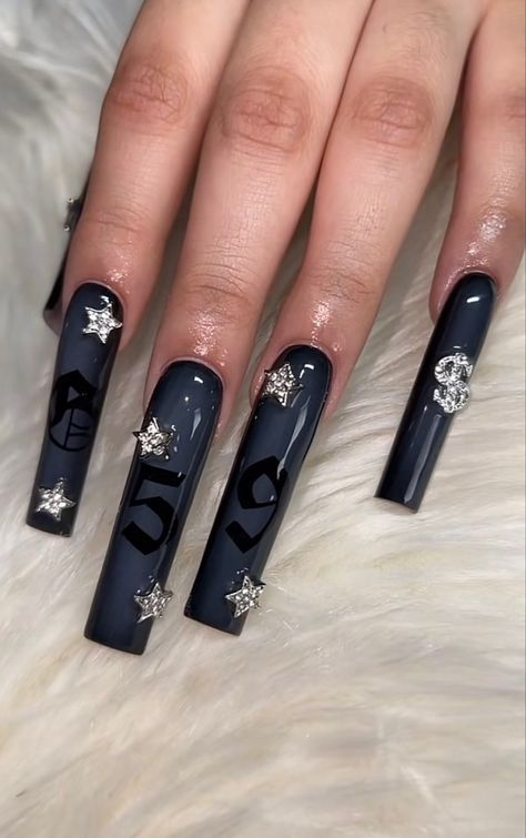 Nail Designs 2023 Winter, Easy Christmas Nail Art, Concert Nails, Christmas Nail Art Ideas, Hippie Nails, Punk Nails, Long Acrylic Nail Designs, Hard Nails, Goth Nails