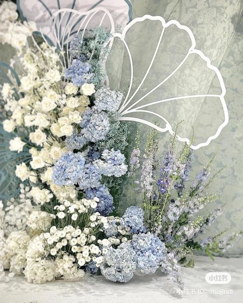 Koala Decor, Nikah Decoration, Flowershop Ideas, Blue Flowers Aesthetic, Unique Backdrops, Standing Flower, Arrangement Flower, 2024 Inspiration, Aesthetic Interior