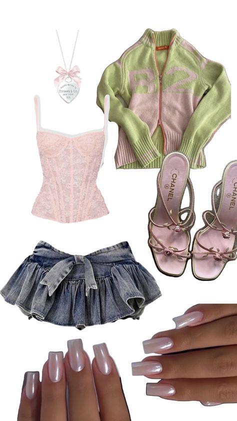 Cute Y2k Outfits, Early 2000s Outfits, Rhinestone Accessories, Butterfly Hair Clips, 2000s Outfits, Dad Sneakers, Baby Tees, Iconic Fashion, The Early 2000s