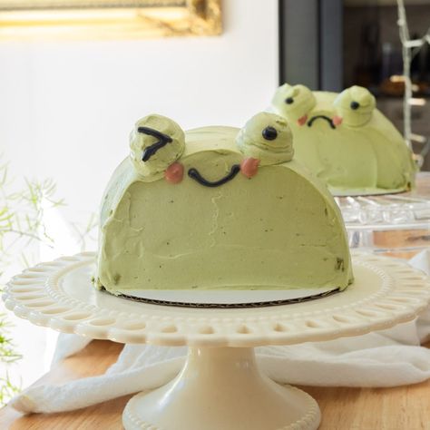 This easy tutorial will walk you through how I decorated two frog cakes. They're light, fluffy, and really fun to make. Easy Frog Cake, Cake With Whipped Cream Frosting, Cake With Whipped Cream, Frog Cake, Matcha Dessert, Black Food Coloring, Matcha Cookies, Matcha Cake, How To Make Icing