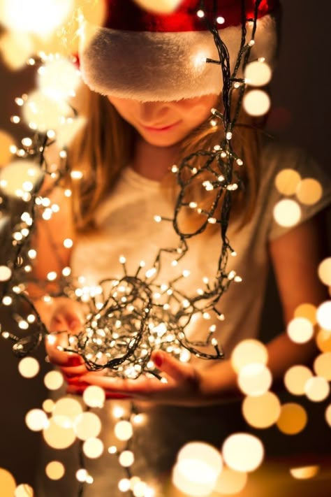 Christmas Lights Photoshoot, Warm White Christmas Lights, Christmas Photoshoot Kids, Christmas Light Photography, Warm White Christmas, Christmas Fashion Photography, Grow Closer To God, Grow Your Faith, Christmas Poses