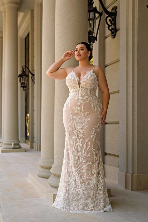 Luxurious Beauty: Godet Silhouette, Removable Cloak, and Skillful Embroidery in Wedding Set! – Marelli Exclusive Curvy Wedding Dress, Date Outfit Ideas, Curvy Wedding, Plus Wedding Dresses, Silhouette Dress, Plus Size Wedding Gowns, Curvy Bride, Date Outfit, Dream Wedding Ideas Dresses