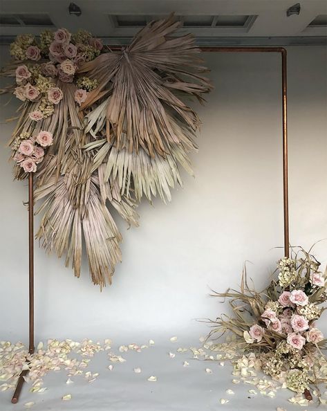 Trending Now: Dried Florals for Your Wedding (And All the Cool Ways to Incorporate Them!) - Green Wedding Shoes Copper Wedding Arch, Wedding Ceremony Ideas, Flower Installation, Copper Wedding, Flowers Photo, Natural Boho, Photo Booths, Desi Wedding, Ceremony Backdrop