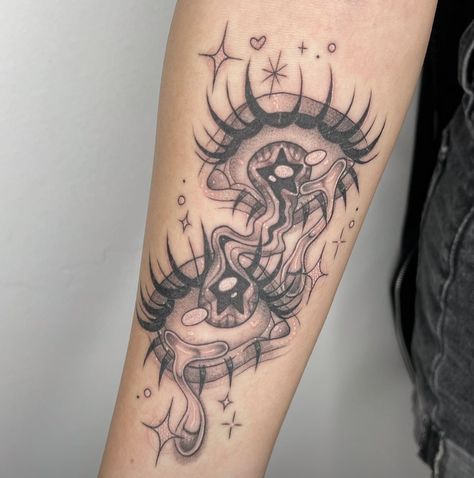 Cool Tattoos Medium Size, Building A Sleeve Tattoo Woman, Cool Tats Creative Women, Stomach Tattoo Plus Size, Spooky Thigh Tattoos Women, Curved Tattoo Design, Out Of Sight Out Of Mind Tattoo, Loner Tattoos, Moth With Eyes Tattoo