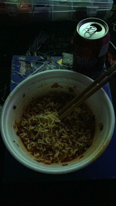 Instant Ramen Aesthetic, 2 Min Noodles, Instant Noodles Aesthetic, Noodle Aesthetic, Crappy Apartment, Noodles Aesthetic, Alex Core, Kimchi Noodles, Greasy Food