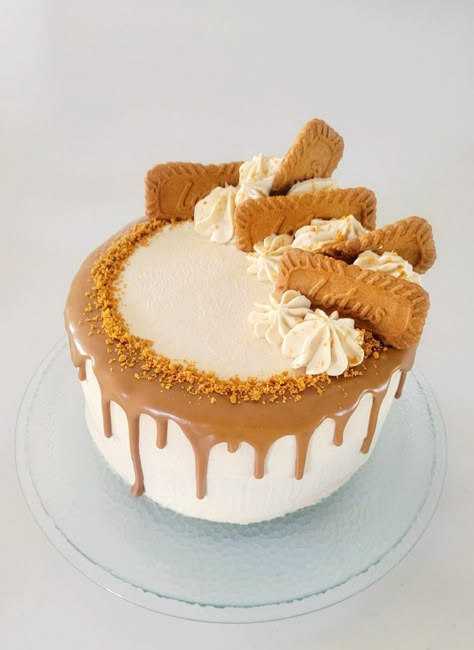 Lotus Cake Biscoff, Birthday Cake Biscoff, Biscoff Drip Cake, Lotus Biscoff Birthday Cake, Lotus Biscoff Cake Recipe, Biscoff Cake Design, Lotus Biscoff Cake Design, Lotus Birthday Cake, Lotus Cake Design