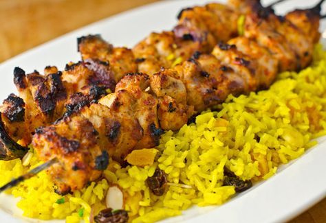 Middle Eastern Chicken Kebabs - this was a delicious recipe and very easy to make. Arabisk Mad, Middle Eastern Chicken, Chicken Kabobs, Chicken Kebabs, Eastern Cuisine, Lebanese Recipes, Chicken And Rice, Ground Chicken, Kebabs