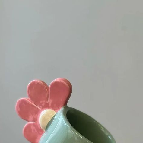 Ceramics mugs ❤️ on Instagram: "Pottery flower mugs design by @doryas.ceramic" Flower Cup Ceramic, Flower Handle Mug, Flower Ceramics, Flower Ceramic Mug, Pottery Flowers, Flower Mugs, Ceramics Mugs, Pottery Flower, Mugs Design