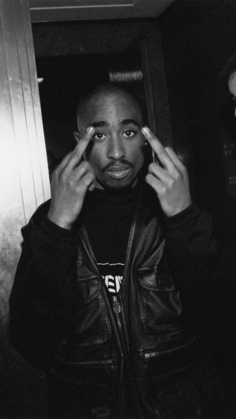 Photographie Glamour Vintage, Tupac Photos, 90s Rappers Aesthetic, Tupac Wallpaper, 90s Rappers, Mode Ulzzang, Tupac Pictures, Foto Top, Hip Hop Poster