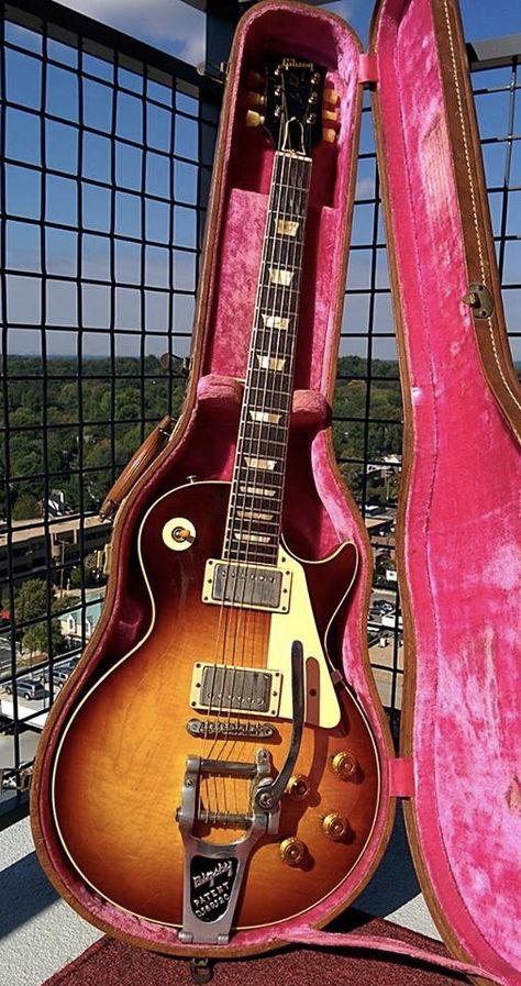 59 Les Paul, 1959 Les Paul, 1959 Gibson Les Paul, Vintage Les Paul, Nicky Wire, Learn Guitar Chords, Pretty Guitars, Epiphone Guitars, Best Guitar Players