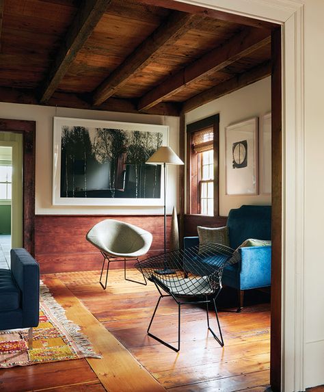 Tour Gardiner Museum CEO Kelvin Browne's East Coast escape. House Plans Drawing, Chic Modern Farmhouse, Bertoia Chair, Mid Century Farmhouse, Interior Design Aesthetic, Saltbox Houses, Condo Living Room, Mid Century Interior, Farmhouse Style House Plans