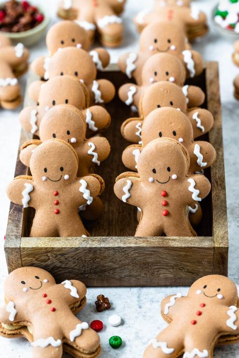 Cercei Din Lut Polimeric, Macaron Template, Christmas Macarons, Macaroon Recipes, Gingerbread Recipe, Macaron Recipe, Christmas Sweets, Christmas Cooking, Christmas Goodies