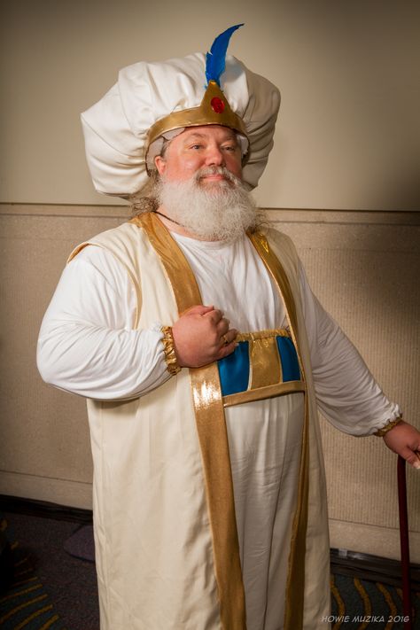 The Sultan (Aladdin) | MEGACON 2016                                                                                                                                                                                 More Sultan Costume Aladdin, Aladdin Jr Costumes, Aladdin Costume Ideas, Aladdin Sultan, Aladdin Costume Diy, Sultan Costume, Aladdin Show, Sultan Aladdin, Aladdin Play