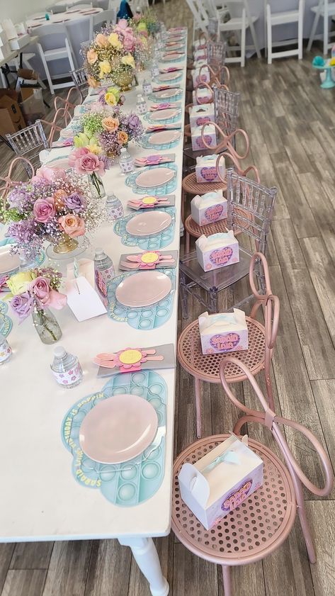 Toddler birthday set up with mini chairs and tables Kids Birthday Table Set Up, Kids Table Party, Birthday Party Table Set Up, Round Kids Table, Kids Party Table, Kids Birthday Party Places, Birthday Setup, Birthday Chair, Event Space Rental