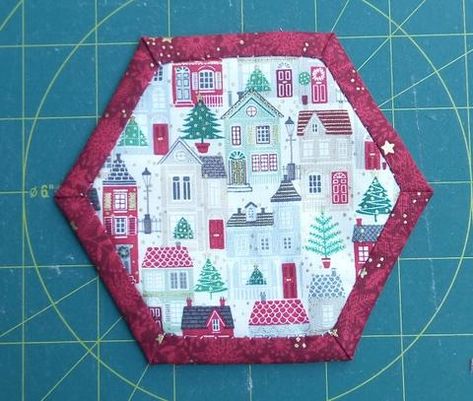 Quilt As You Go Hexies, Hexagon Quilt As You Go Tutorial, Quilt As You Go Hexagons, Cricut Quilting, Hexie Tutorial, Hexagon Quilt Tutorial, Octagon Quilt, Quilt Hexagon, Hexagon Quilting