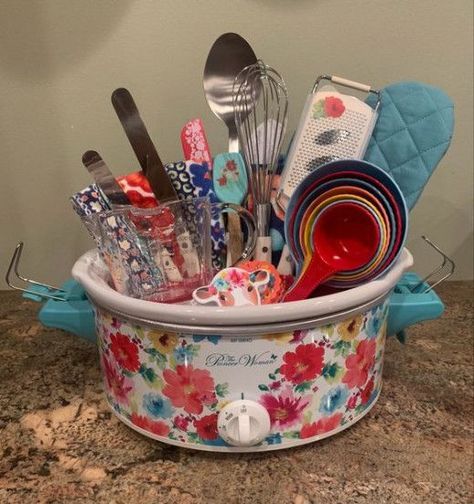 Crockpot Bridal Shower Gift, Creative Silent Auction Ideas, Pioneer Women Gift Basket, Creative Baskets For Gifts, Inexpensive Silent Auction Gift Basket Ideas, Crockpot Baskets Gift Ideas, Pioneer Woman Gift Basket Ideas, Auction Diy Items, Fun Raffle Ideas