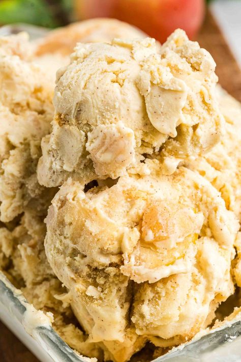 Apple Pie Ice Cream Old Fashioned Desserts, Lemon Cobbler, Fall Ice Cream, The Best Apple Pie, Apple Pie Ice Cream, Apple Ice Cream, Ice Cream Pie Recipe, Pie Ice Cream, Lemon Pie Filling