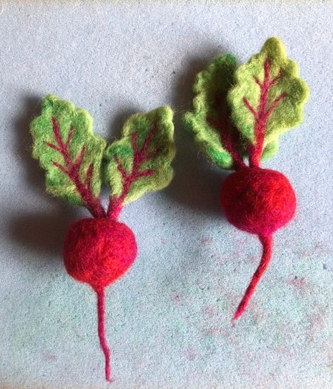 Needle Felted Vegetables, Unique Needle Felting, Needle Felted Brooch Ideas, Needle Felted Earrings, Needle Felted Ornaments, Waldorf Inspired Toys, Felt Fruit, Felted Earrings, Felt Mushroom