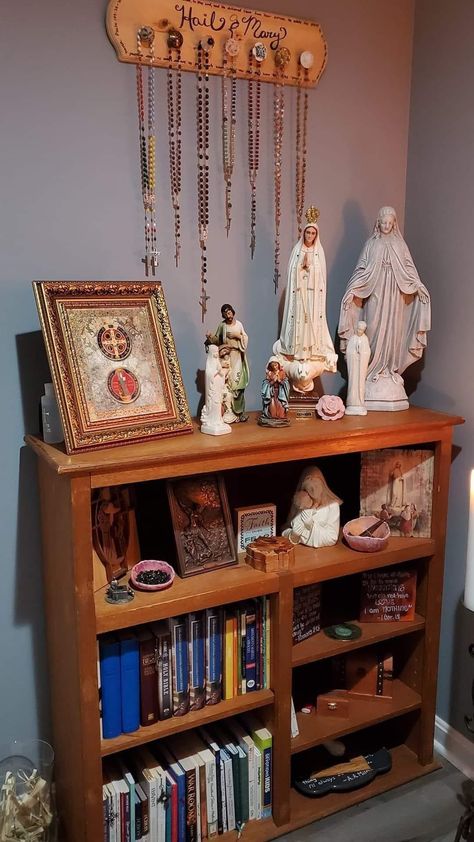 Creating An Altar, Catholic Alters For Home, Catholic Prayer Room Ideas Decor, Altar Ideas Catholic, Prayer Room Ideas Catholic, Christian Altar Ideas For Home, Catholic Altar Home Ideas, Catholic Bedroom, Home Altar Catholic Beautiful