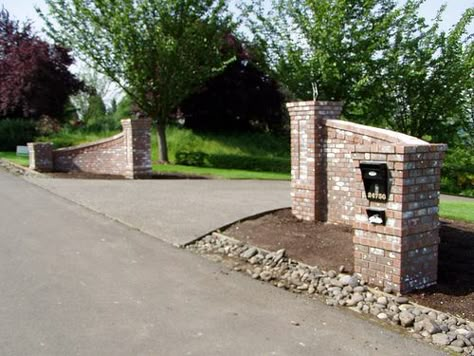 White Brick Pillars Driveway Entrance, Stone Pillars Driveway Entrance, Brick Pillars Driveway Entrance, Ranch Landscaping Ideas, Landscaping Farm, Entrance Gateway, Entrance Gates Driveway, Entrance Landscaping, Wood Gates Driveway