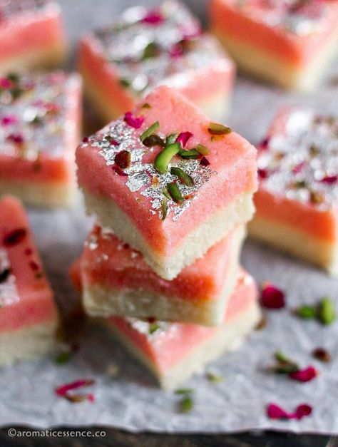 Essen, Barfi Cheesecake Recipe, Coconut Barfi Recipes, Nariyal Barfi, Coconut Burfi Recipe, Diwali Desserts, Pakistani Sweets, Parsi Recipes, Coconut Barfi Recipe