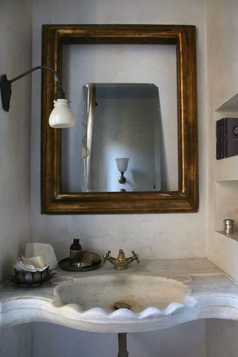 Log Cabins, Shell Sink, Old Sink, Marble Sinks, Emily Henderson, Stil Inspiration, Hem Design, A Mirror, Beautiful Bathrooms