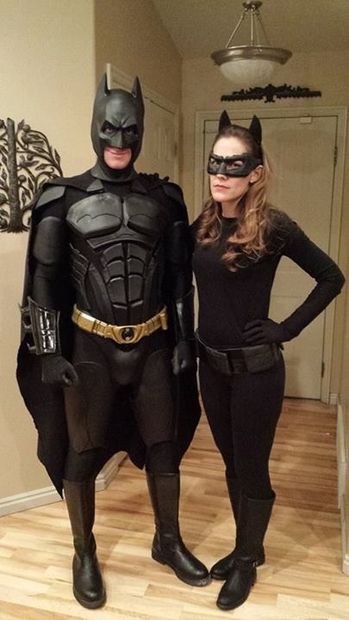 Batman Costume - complete instructions included, Because you never know when you will need to bring out your inner Batman. Diy Fantasia, Teenage Halloween Costumes, Couples Costumes Creative, Funny Couple Costumes, Best Couples Costumes, Julie Newmar, Cheap Halloween Costumes, Batman Costume, Cat Women