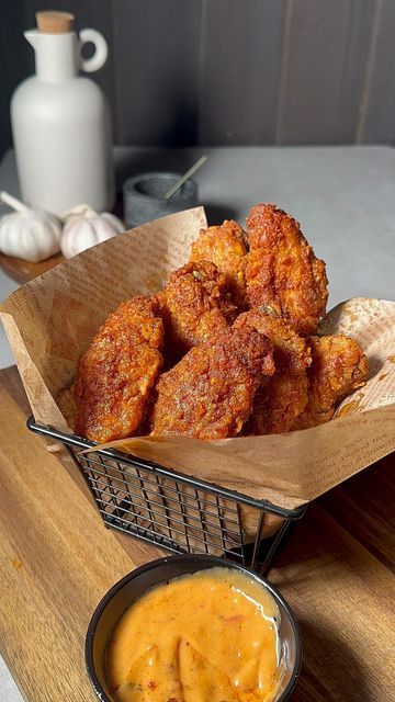 Appetizer Night, Wings Crispy, Fried Wings, Garlic Chicken Wings, Spicy Wings, Crispy Wings, Crispy Chicken Wings, Instagram Recipes, Tasty Chicken