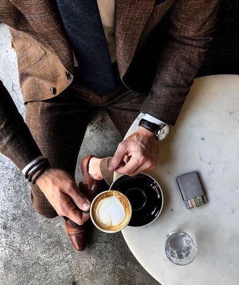 Coffee Moodboard, Coffee Lifestyle, Lost Tv Show, Breakfast Photography, Boss Coffee, Men Coffee, Coffee Shop Aesthetic, Real Coffee, Outfit Chic