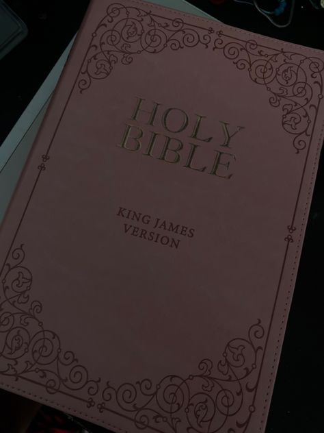 Holy Bible Aesthetic, Pink Bible Aesthetic, Pretty Bibles, Bible For Women, Pretty Bible, Kjv Study Bible, Prayer Vision Board, Pink Bible, Bible Aesthetic