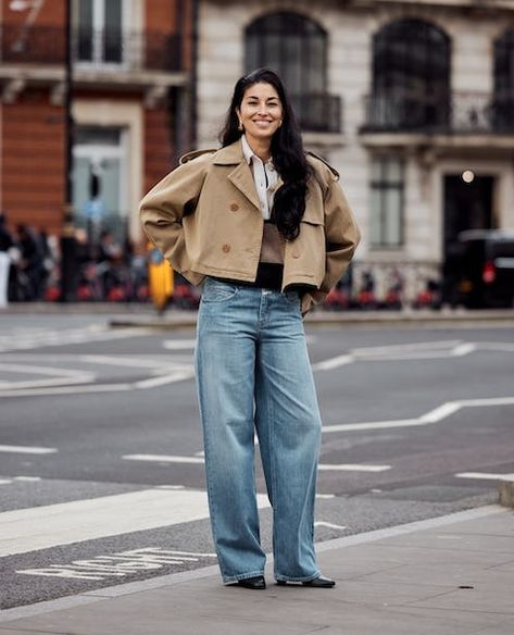 Cropped Jacket Outfit, Athleisure Chic, Caroline Issa, Black Wide Leg Jeans, Sporty Crop Top, Wide Leg Jeans Outfit, Jeans Trend, London Fashion Weeks, Outfit Jeans