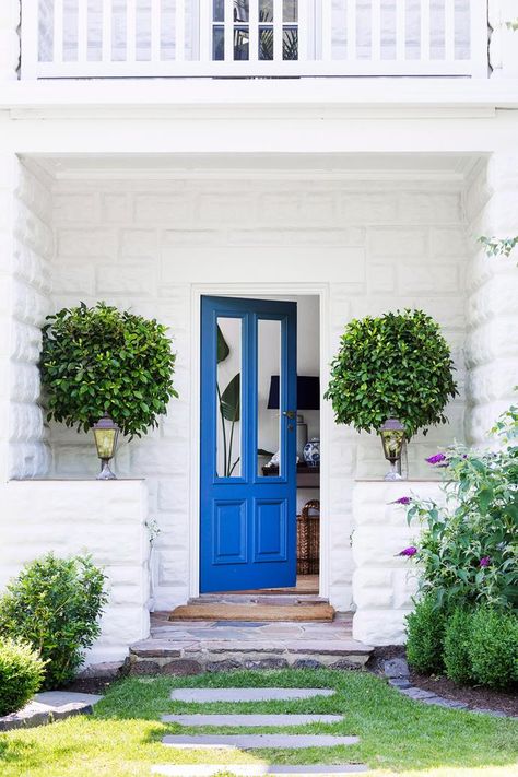 An architect, a professional renovator and a real-estate agent tell us almost everything you need to know about renovating a home. Whether you're making home improvements for yourself or looking to flip a property and make a quick profit, it's vital to consult the experts. Bold Front Door, Kate Walker, Exterior Door Colors, Front Door Ideas, Hamptons Style Homes, Hamptons Style Home, White Exterior Houses, Australian House, Blue Front Door