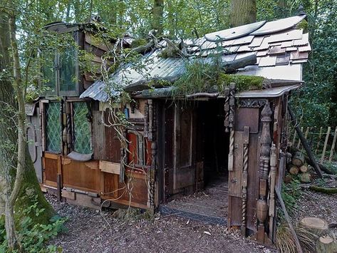 House Gardens, Tiny House Cabin, Cabins And Cottages, Cabins In The Woods, House Inspo, House In The Woods, Ikebana, Bushcraft, In The Woods