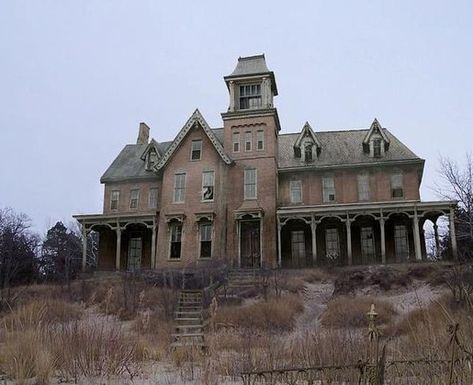 Abandoned Mansion For Sale, Scary Houses, Old Abandoned Buildings, January 9th, Creepy Houses, Abandoned Mansion, Old Abandoned Houses, Abandoned Mansions, Haunted Places