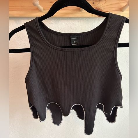 Black Drip Crop Top With White Detailing Outlining The Bottom. Never Worn. #Women #Fashion #Tank #Top #Drip #Ae #Americaneagle #Vs #Aesthetic #Hollister #Summer #Fall #Spring #Shein