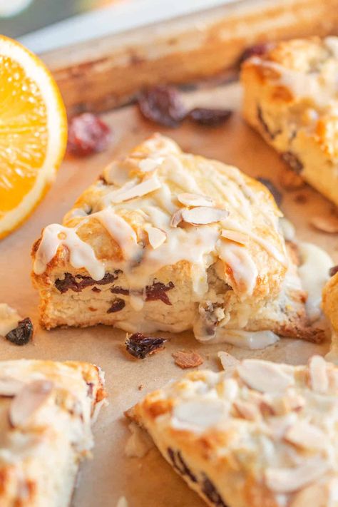 Cherry Almond Scones, Almond Scones, Cherry Scones, Low Sugar Desserts, Scone Recipes, Scones Recipe Easy, Scones Easy, Orange Glaze, Cherry Almond