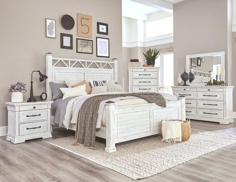 Coastal bedroom in a weathered white finish crafted of poplar solids, poplar veneers, and hardwood solids. Picture frame drawer fronts accented with contrasting bronze hardware. Full extension drawers with ball bearing guides and dovetail joinery. Poster bed features louvered panels on headboard and footboard. Antique White Bedroom Furniture, Louvered Panels, White Bedroom Set, Deco Zen, Queen Poster, Poster Bedroom, White Bedroom Furniture, Bedroom Sets Queen, Weathered White