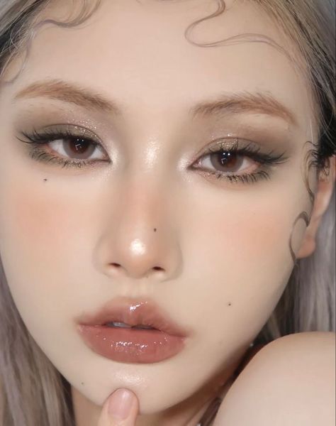 Innocent Makeup, Brown Makeup Looks, Makeup Douyin, Asian Makeup Looks, Light Makeup Looks, Douyin Makeup, Makeup Face Charts, Korean Eye Makeup, Brown Skin Makeup