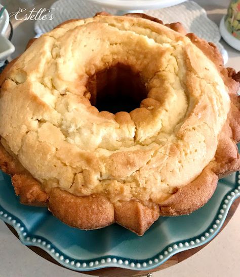 Estelle's: THE PERFECT POUND CAKE from THE PIONEER WOMAN! DID WE LIKE IT? Pioneer Woman Spoon Cake Recipe, Pioneer Woman Spoon Cake, Spoon Cake Pioneer Woman, Crispy Top Pound Cake, Pioneer Woman Pound Cake, Slap Your Mama Pound Cake, Pioneer Woman Recipes Desserts, Crunchy Top Pound Cake Recipe, Perfect Pound Cake Recipe